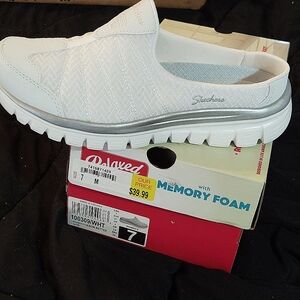 Skechers relaxed fit memory foam slip in GRACEFUL 2.0 WHITE sneaker NEW Women 7